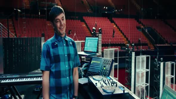 Náhled Popstar-Never Stop Never Stopping_Conner4Real_2016_titulky.CZ_1080p.mkv (1)