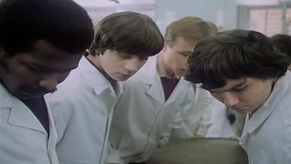 Náhled Jak básníci přicházejí o iluze Komedie / Romantický, Československo, 1984 Režie: Dušan Klein Hrají: Pavel Kříž, Míla MyslíkováSebek73.avi (3)