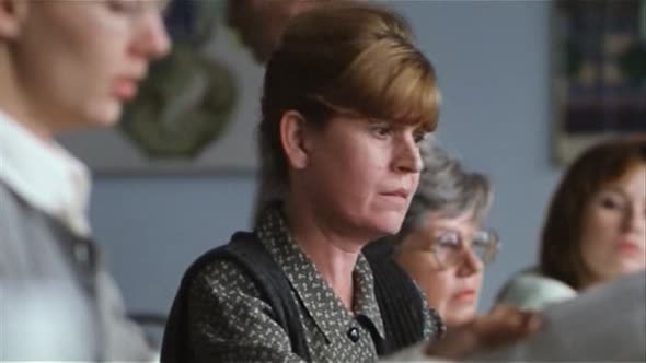 Náhled Vychova.divek.v.Cechach.1997.DVDRip.XviD.CZ.avi (9)