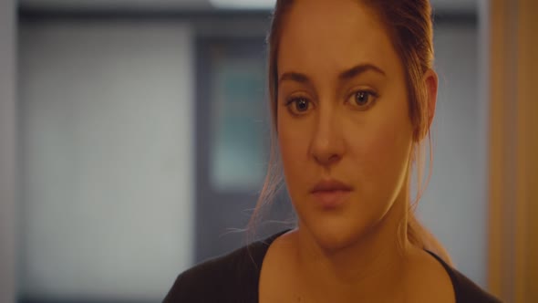 Náhled Divergent.2014.1080p.WEB-DL.DD5.1.H264-RARBG.mkv (6)