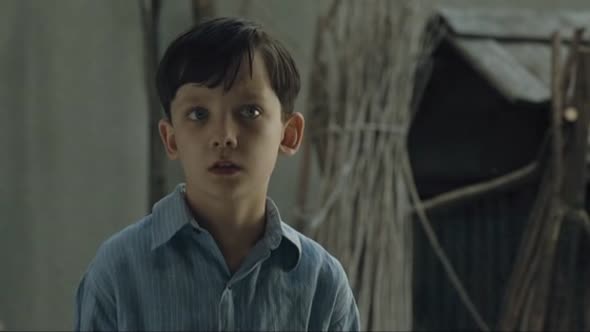 Náhled Chlapec v pruhovaném pyžamu_super,válečný,drama_CZdab.avi (3)