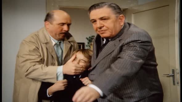 Náhled Letajici Cestmir 5.dil - Rodina na vetvi DVDRIP CZ.avi (4)