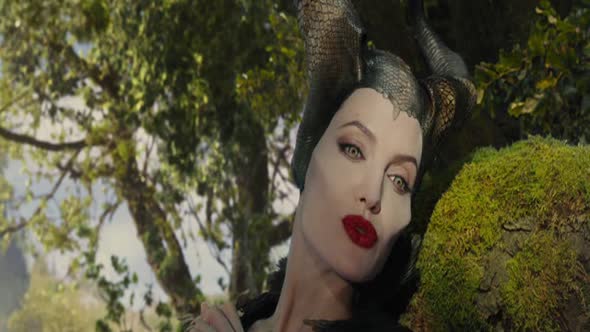 Náhled Vladkyňa zla - Maleficent.2014.BDRip.XviD.CZ-DABING.avi (5)