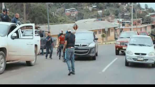 Náhled Cartel-Land-cz-tit.v-obraze.csfd-75-akcni-dokumentarni-drama-2015.avi (8)