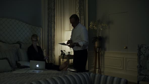 Náhled Domek z karet - House of Cards S03E05 EN (720p).mkv (3)