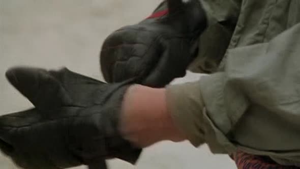 Náhled Bozska relikvie - Armour of God 1986 CZ dab DVDRip.avi (8)