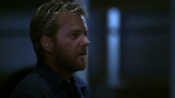 Náhled 24 Hodin - 24 S02E01 DVDrip CZDAB.avi (8)