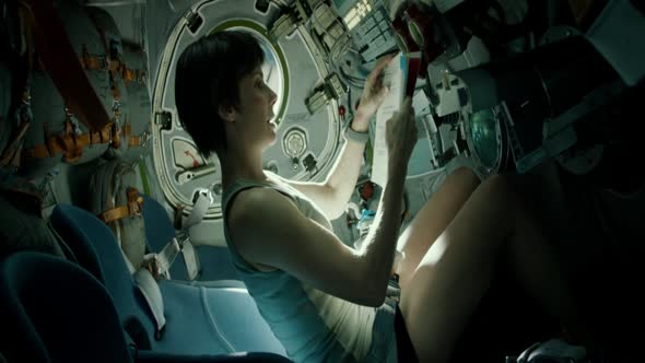 Náhled Gravitace-2013.HD.CZ.dabing.DVDRip.720p.mkv (6)