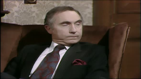 Náhled Jiste pane ministre 1x04 Konecne rozhodnuti.avi (9)