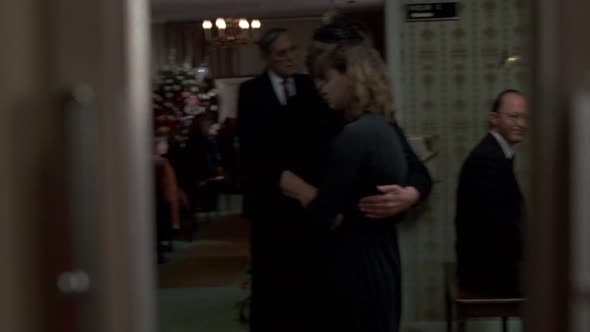 Náhled Mlceni.jehnatek.1991.1080p.BluRay.x264.DD.5.1.EN.CZ.dabing.mkv (4)