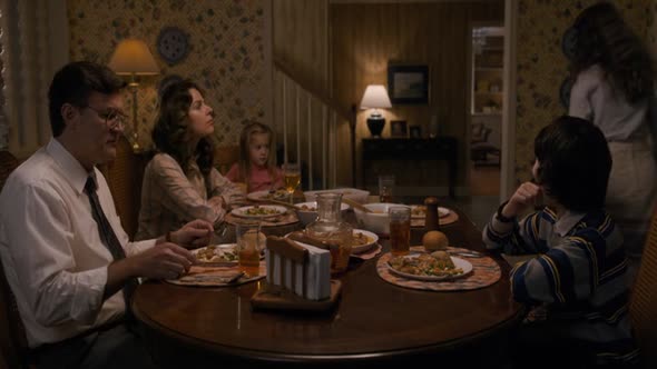 Náhled Stranger.Things.S01E01.mkv (9)