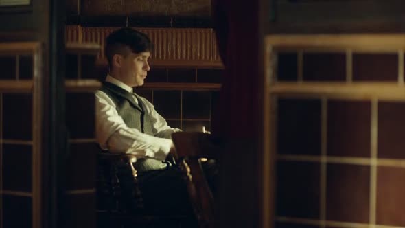 Náhled Gangy z Birminghamu S01E03 - Peaky Blinders - WEBrip CZdabing.avi (8)