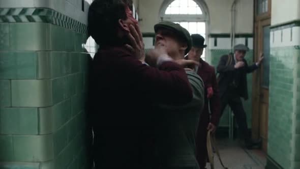Náhled Gangy z Birminghamu S01E03 - Peaky Blinders - WEBrip CZdabing.avi (10)