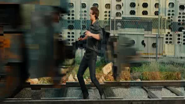 Náhled Allegiant.2016.BRRip.XviD.AC3.CZ.avi (5)