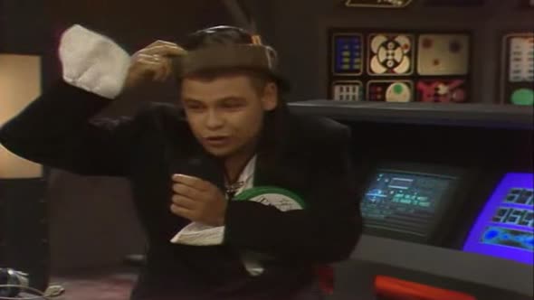 Náhled Červený trpaslík - Red dwarf S02E02 DVDrip CZDAB.avi (2)