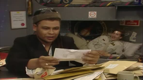 Náhled Červený trpaslík - Red dwarf S02E02 DVDrip CZDAB.avi (3)
