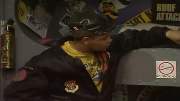 Náhled Červený trpaslík - Red dwarf S02E02 DVDrip CZDAB.avi (6)