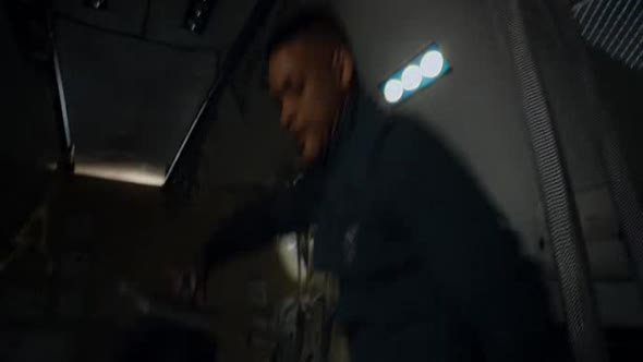 Náhled Po zaniku Zeme CZ DABING.NOVINKY 2013.avi (2)