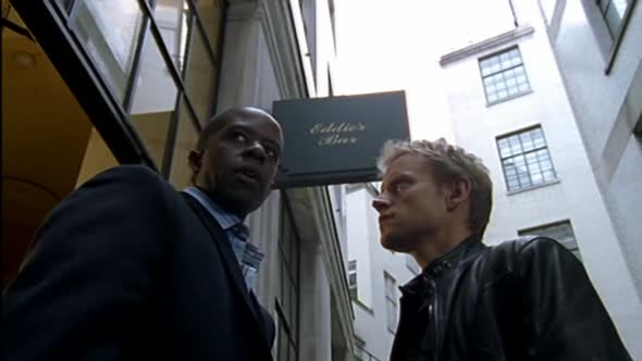 Náhled Podfukáři S02E04 - Hustle - DVDrip CZdabing.avi (2)