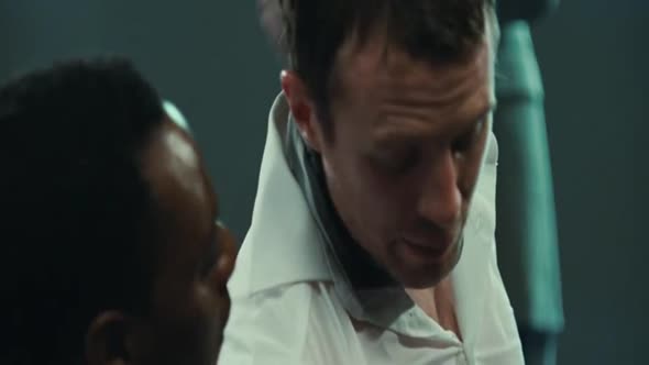 Náhled Exam.2009.BRRip.XviD.CZ.avi (7)