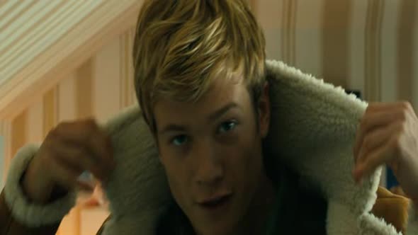 Náhled Love.Bite.2012.BRRip.XviD.CZ.avi (8)