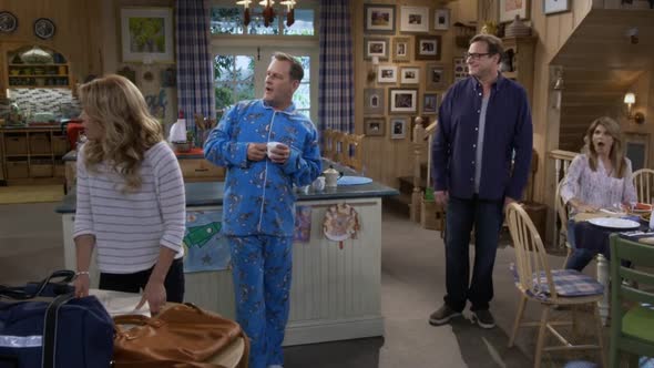 Náhled Fuller.House.S01E01.WEBRip.x264-SKGTV.mp4 (1)