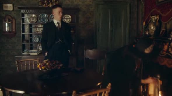 Náhled Gangy z Birminghamu S02E01 - Peaky Blinders - WEBrip CZdabing.avi (2)