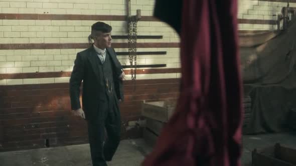 Náhled Gangy z Birminghamu S02E01 - Peaky Blinders - WEBrip CZdabing.avi (3)