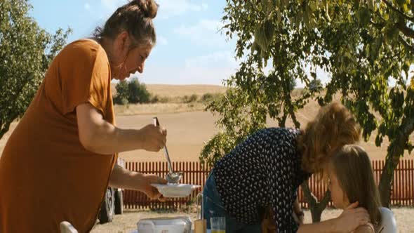Náhled Polednice.2016.BDRip.XviD.CZ-TreZzoR.avi (6)
