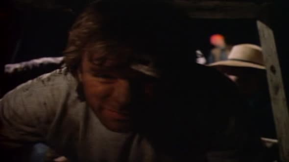 Náhled macgyver-04x03-outsideri-fs-dvd-xvid-cz-cb.avi (10)