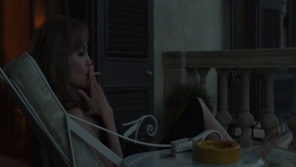 Náhled By.the.Sea.2015.BRRip.Xvid.AC3.CZ.avi (3)