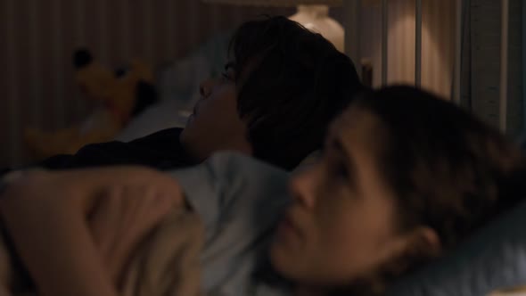 Náhled Stranger_Things_S01E06.720p.HDTV.CZ.Titulky.avi (2)