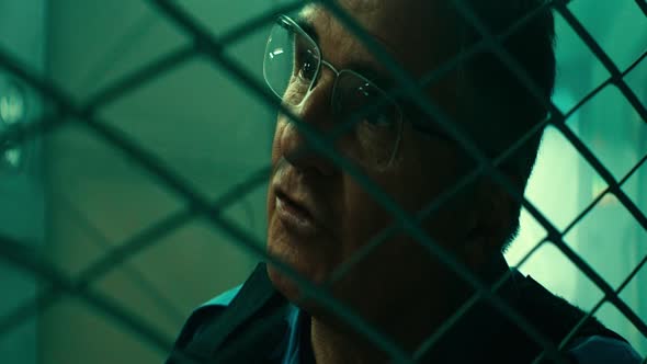 Náhled tk z MS-1 - Lockout - MS One Maximum Security FRA 2012 CZ.ENG.dub Sci-fi Thriller BRrip720p.CZ.mkv (4)