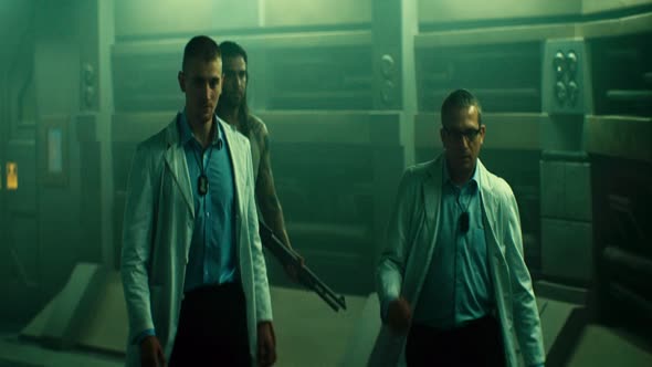 Náhled tk z MS-1 - Lockout - MS One Maximum Security FRA 2012 CZ.ENG.dub Sci-fi Thriller BRrip720p.CZ.mkv (5)