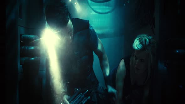 Náhled tk z MS-1 - Lockout - MS One Maximum Security FRA 2012 CZ.ENG.dub Sci-fi Thriller BRrip720p.CZ.mkv (6)