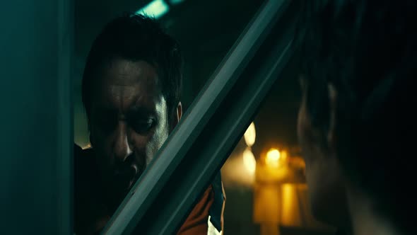 Náhled tk z MS-1 - Lockout - MS One Maximum Security FRA 2012 CZ.ENG.dub Sci-fi Thriller BRrip720p.CZ.mkv (8)