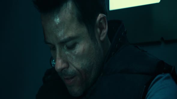 Náhled tk z MS-1 - Lockout - MS One Maximum Security FRA 2012 CZ.ENG.dub Sci-fi Thriller BRrip720p.CZ.mkv (9)
