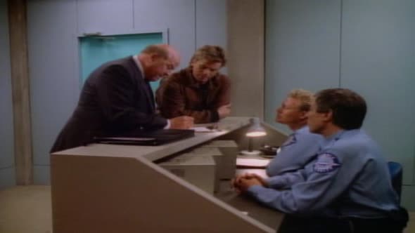 Náhled MacGyver.S04E18.DVDRip.XviD.CZ.avi (1)