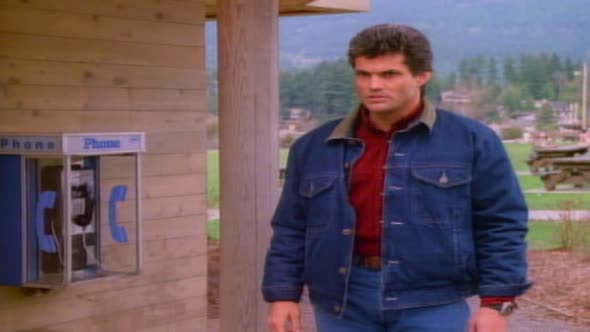 Náhled MacGyver.S04E18.DVDRip.XviD.CZ.avi (8)