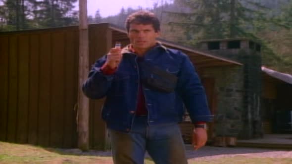 Náhled MacGyver.S04E18.DVDRip.XviD.CZ.avi (10)