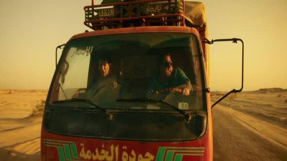 Náhled War.Dogs.2016.BDRip.x264.CZ-TreZzoR.mkv (5)