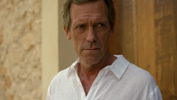 Náhled the.night.manager.s01e03.hdtv.x264-Nicole.mp4 (9)