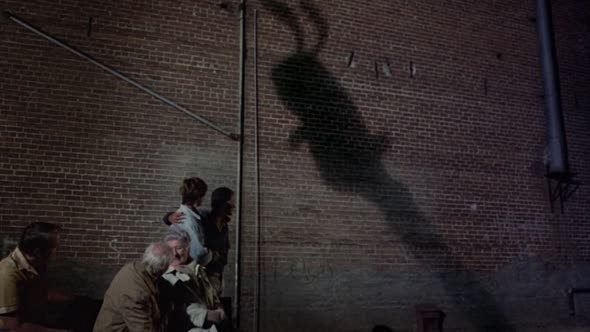 Náhled Klauni zabijáci (Killer Klowns from Outer Space - 1988) 720p cz dabing, horor, komedie.mkv (6)