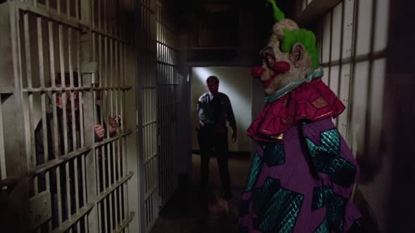 Náhled Klauni zabijáci (Killer Klowns from Outer Space - 1988) 720p cz dabing, horor, komedie.mkv (7)