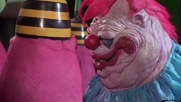 Náhled Klauni zabijáci (Killer Klowns from Outer Space - 1988) 720p cz dabing, horor, komedie.mkv (10)